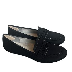 Cliffs by WHITE MOUNTAIN Black Studded Loafers. NWOT. Size 9. Great Condition.